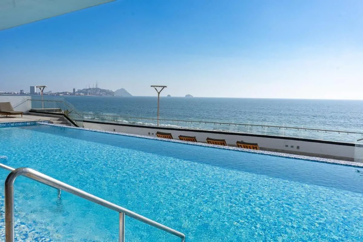 Condominio De Lujo Frente Al Mar En El Malecon - Alt 804 Mazatlan